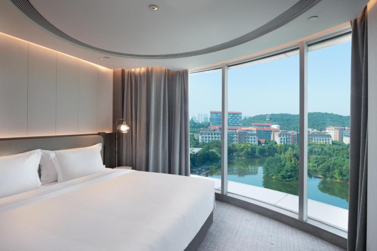 Crowne Plaza Wuhan Optics Valley By Ihg Buitenkant foto