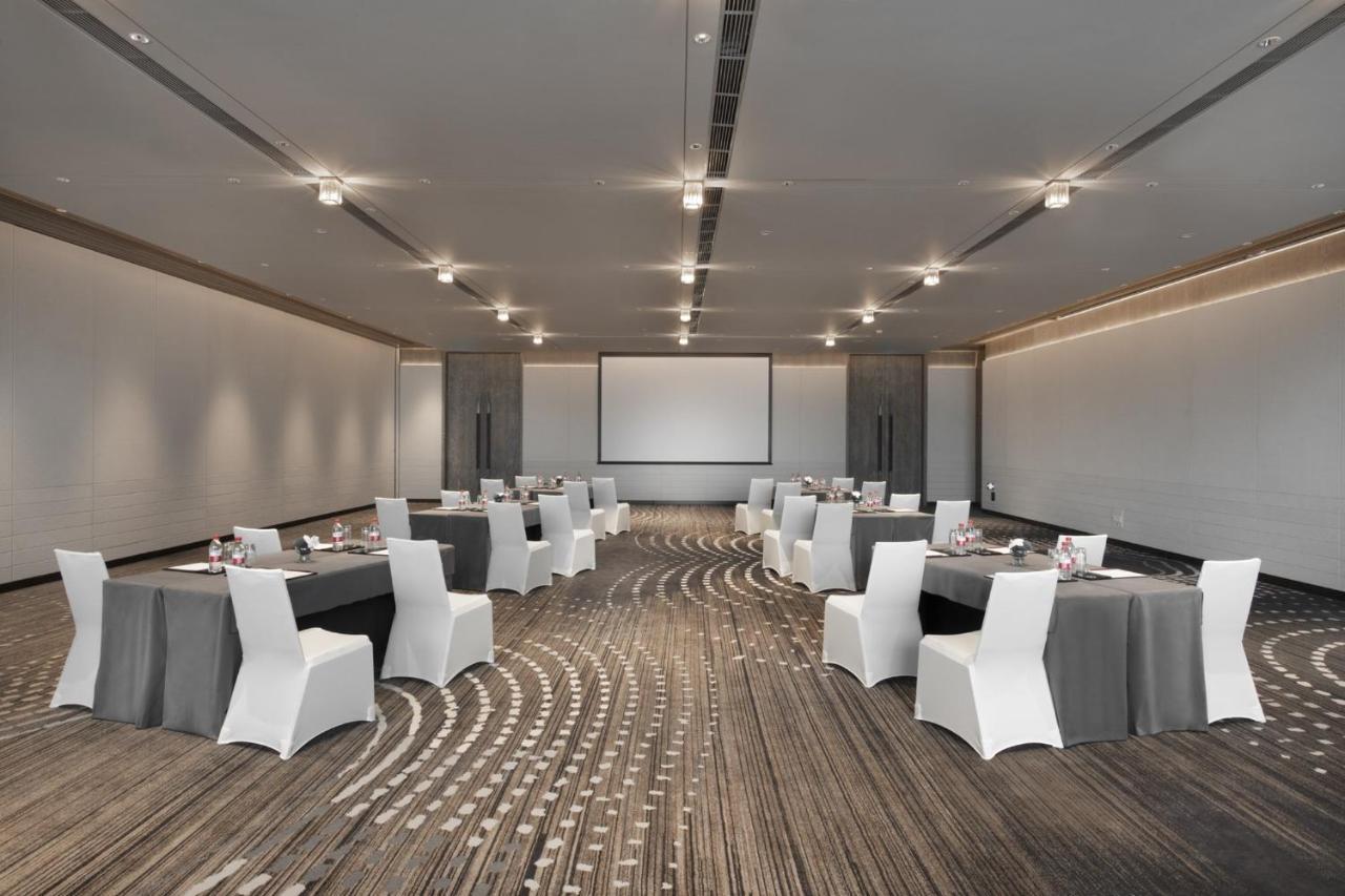 Crowne Plaza Wuhan Optics Valley By Ihg Buitenkant foto